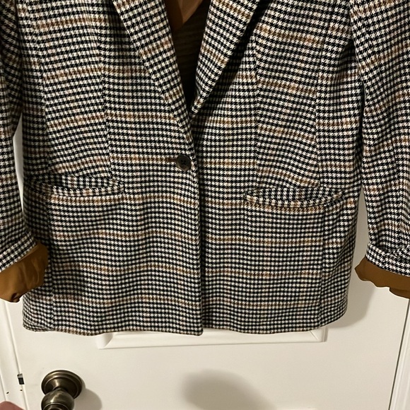 Blazer - Picture 4 of 5